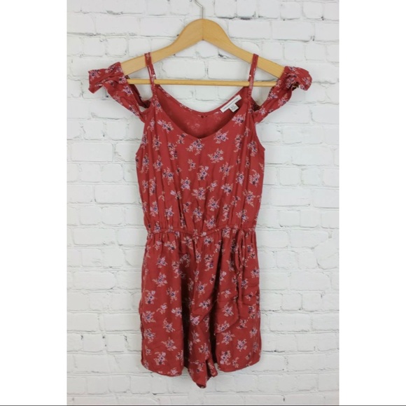 American Eagle Outfitters Pants - American Eagle Size XS Pink Red Romper Floral